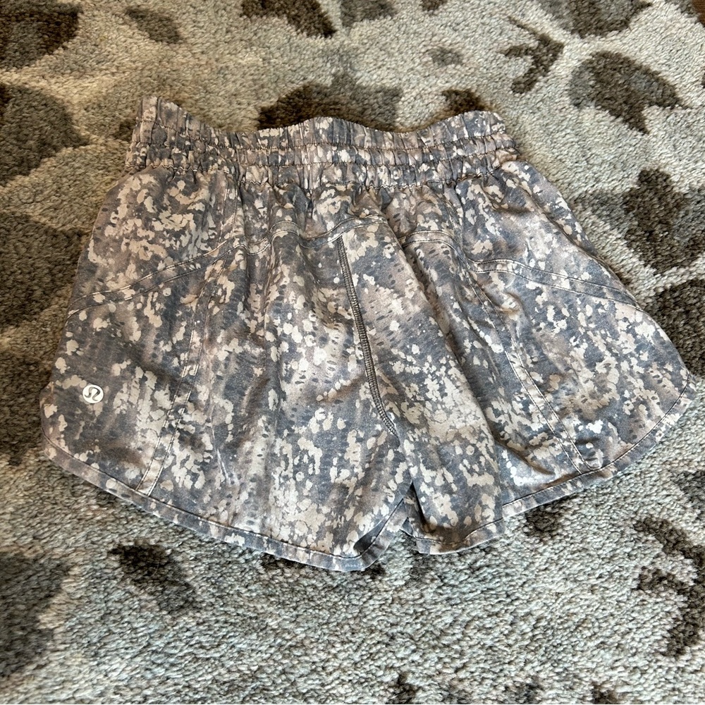 Lululemon Tracker Low-Rise Lined Shorts 4”